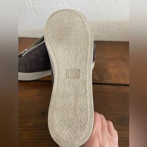 Frye Lena Zipper Sneaker - 8.5 - Picture 4 of 4